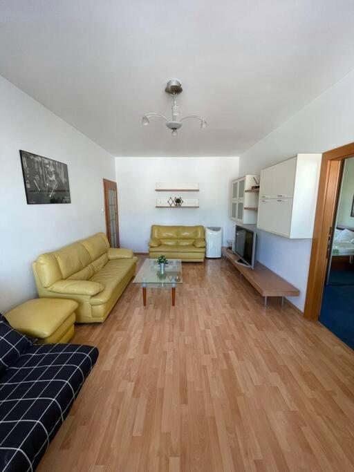Apartman Obchodna Братислава Экстерьер фото